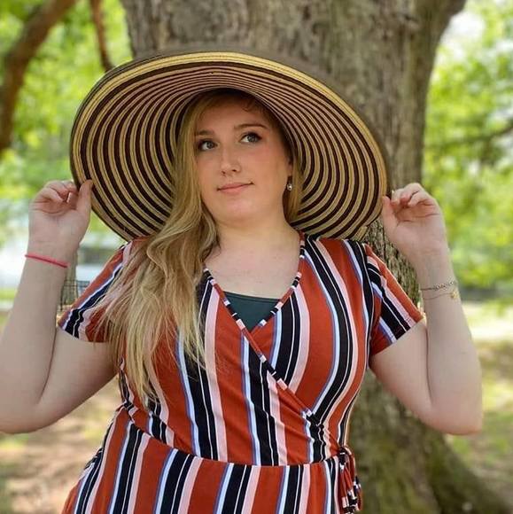 Meet your Posher, Roxanne - Picture 1 of 1